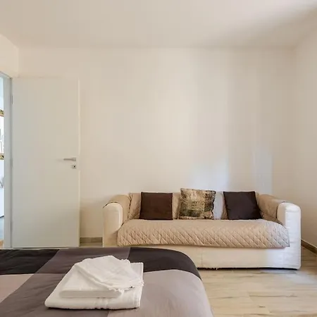 Modern “il Cavallaccio” Near The Center *